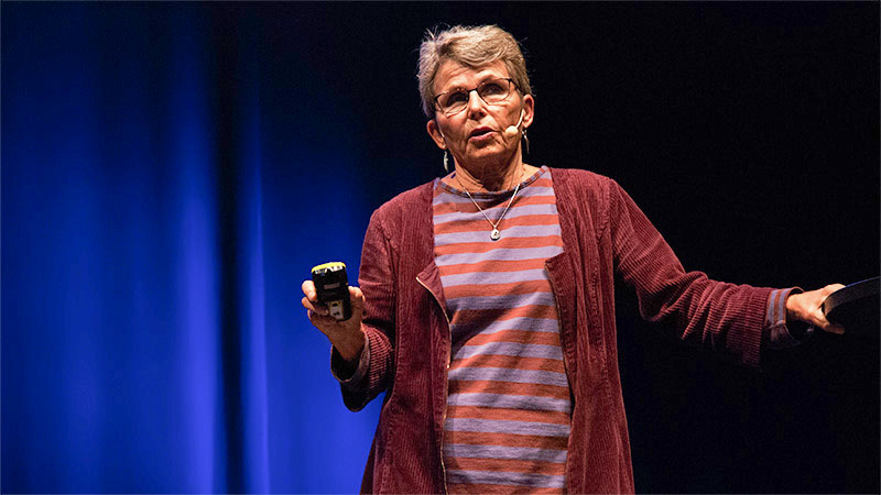 Kerstin Käll, överläkare, syns föreläsa i Uppsala om fördelar och nackdelar med medicinsk cannabis.