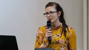 Bild på yrkessamordnare Linnea Eriksson från socialpsykiatrin i Knivsta kommun. Foto: Tua Lilja