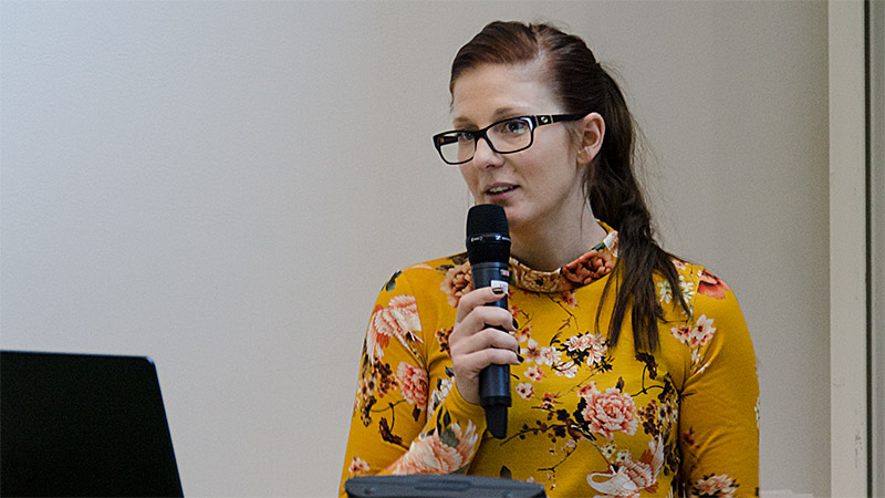 Bild på yrkessamordnare Linnea Eriksson från socialpsykiatrin i Knivsta kommun. Foto: Tua Lilja