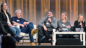 Delar av panelen under Framtidsseminariet om Peer support: Från vänster: Anneli Gustafsson, Christer Johansson, Erik Eriksson, Anna Thomsson, Karin Rågsjö Foto: Tua Lilja