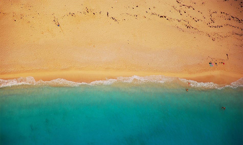 Målning som föreställer vatten och strand. Bild: Foundry Co, Piaxabay