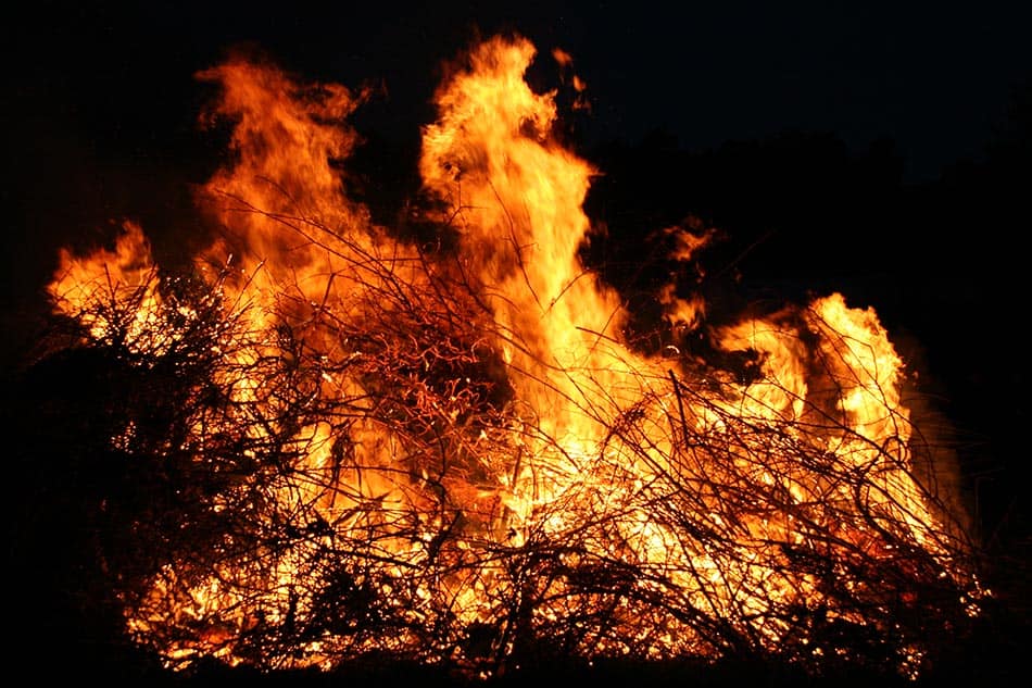 Eld vid valborg. Foto: Monica Atterberg