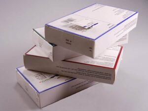 Askar med med medicin i.