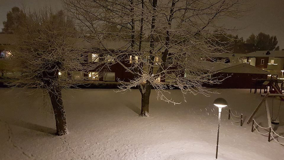 Foto på snön mellan hyreshusen. Foto: Petra Rohrer