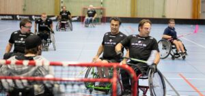 Rullstolsinnebandy. Foto: Högskolan i Halmstad