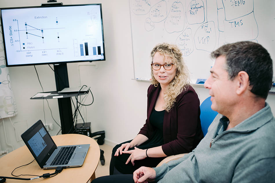 Forskarna Markus Heilig (professor) och Leah Mayo