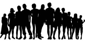 Människor i olika åldrar som svarta skuggor mot vit botten. Foto: Open clip art, Pixabay