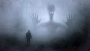 Ett ödsligt landskap med ett stort spöke och siluetten av en man. Foto: Stefan Keller från Pixabay