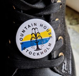 märke från fontänhuset på känga